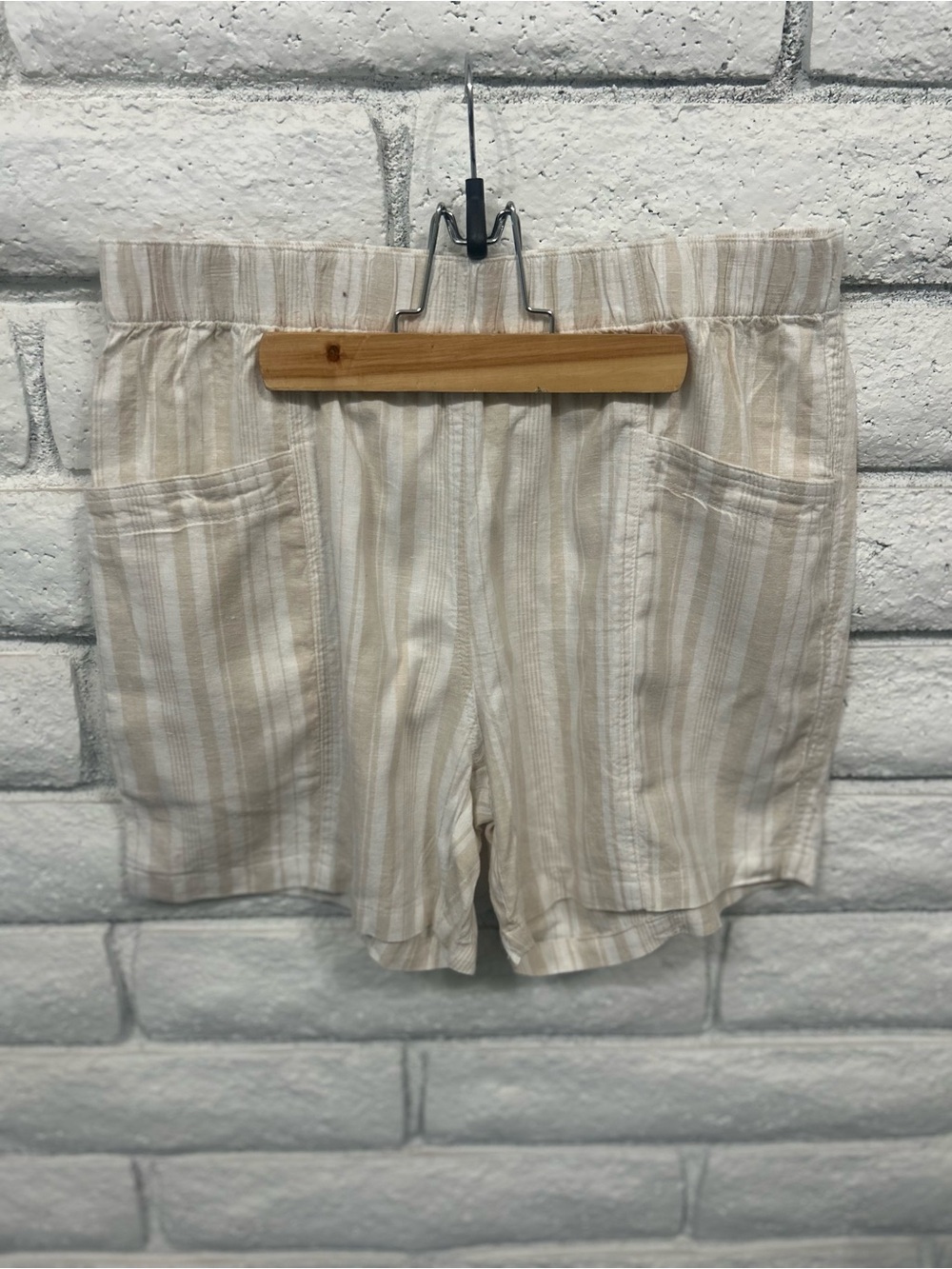 Chino Shorts Women's Beige White Striped Cotton Elastic Waist Pockets Size M‎